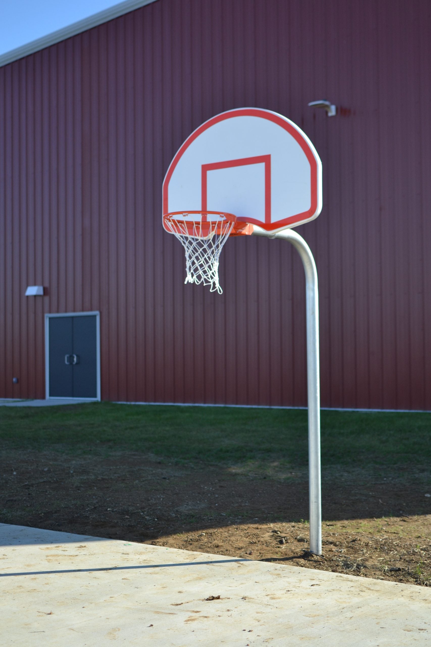 Gared Economy 3-1/2″ O.D. Gooseneck Basketball Package - Fan-Shape Aluminum Backboard, Fixed Rim