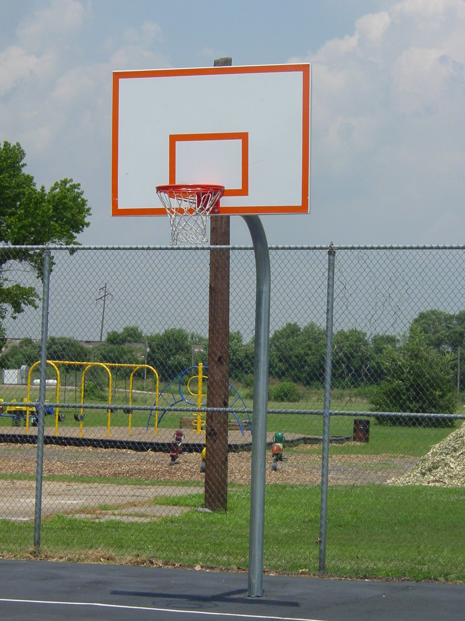 Gared Heavy Duty 5-9/16″ O.D. Gooseneck Basketball Package - 42″x60″ Steel Backboard, Titan Fixed Rim